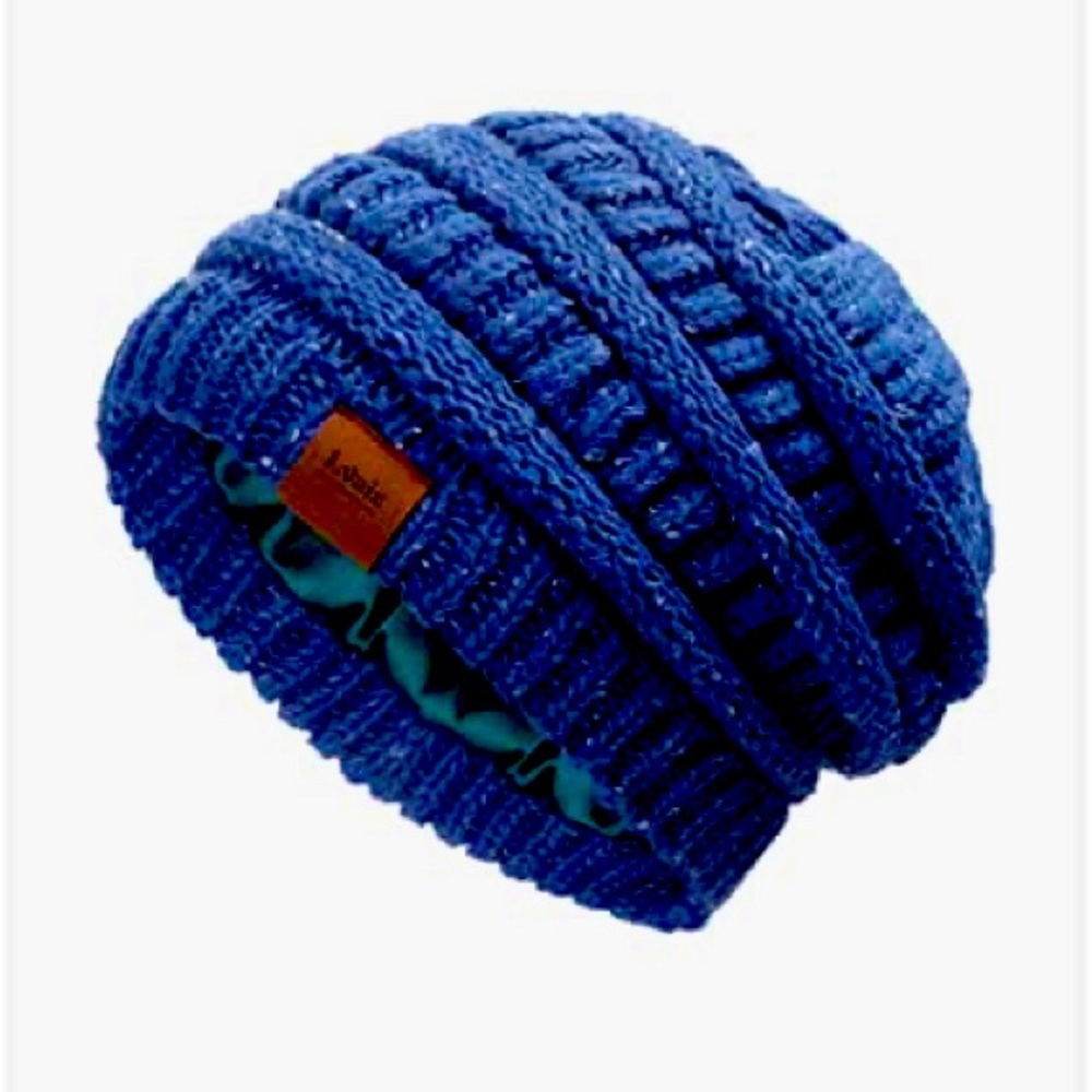 Amazing comfy beanie with ponytail hole… new with tag no bag…